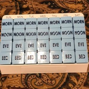 Large Weekly Medicine organizer (New)
